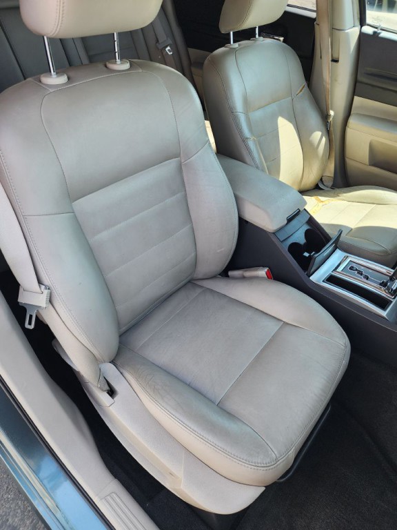 2005 Dodge Magnum Image 7