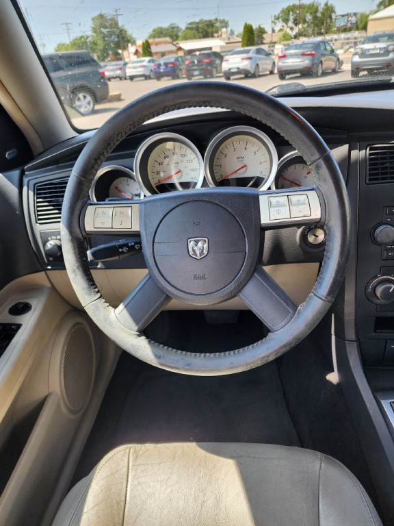 2005 Dodge Magnum Image 11