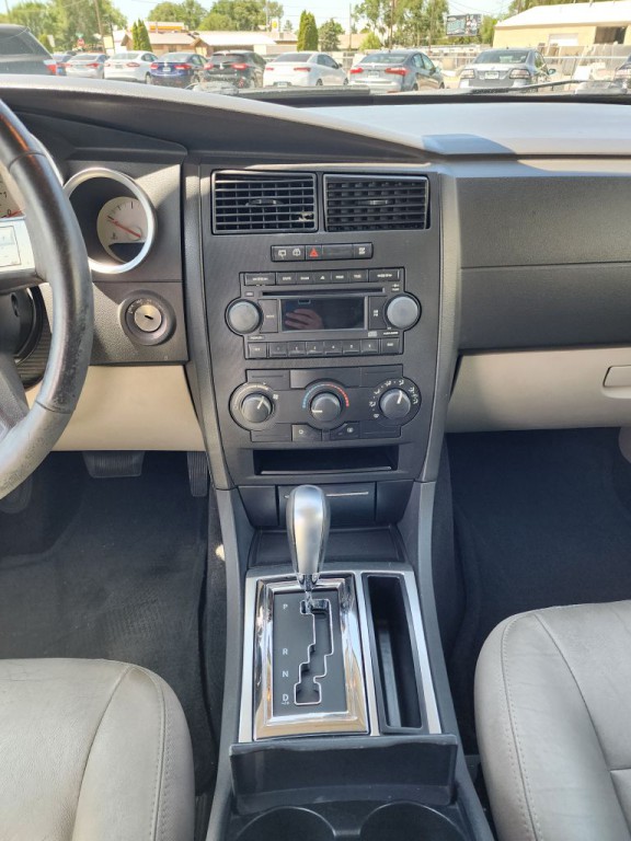 2005 Dodge Magnum Image 12