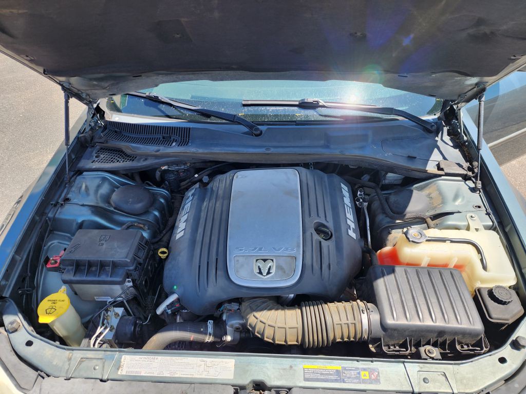 2005 Dodge Magnum Image 16