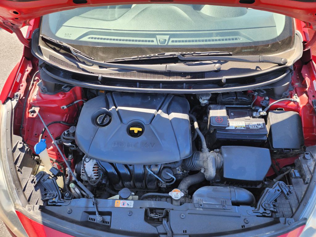 2013 Hyundai Elantra Image 16