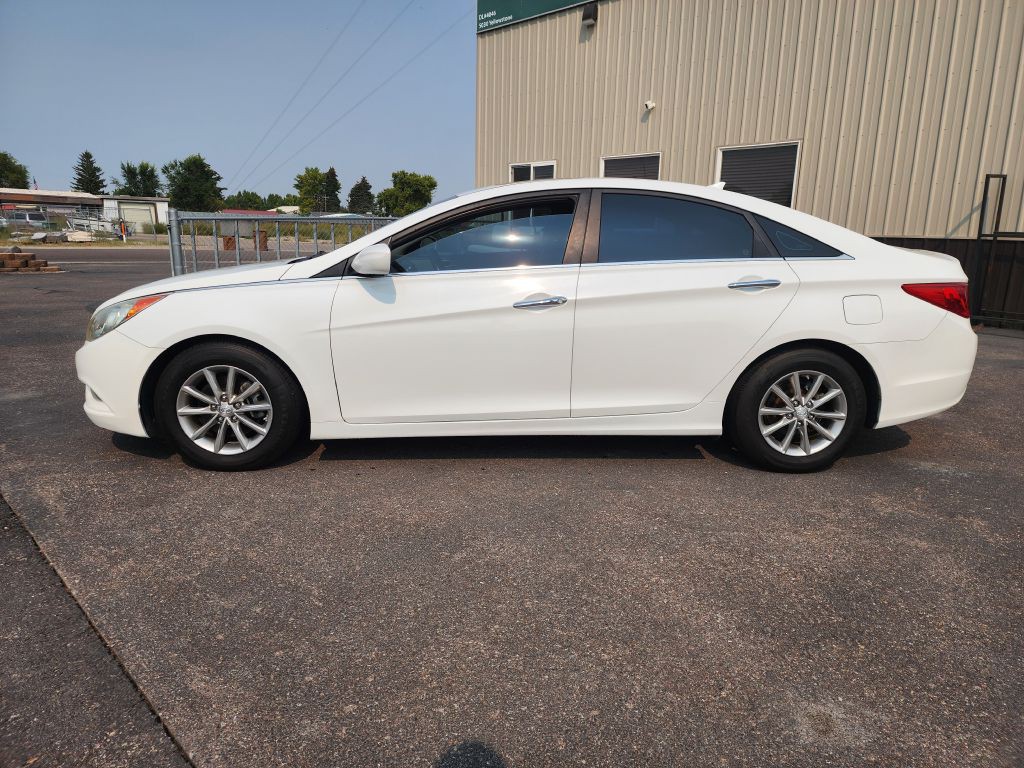 2011 Hyundai Sonata Image 2