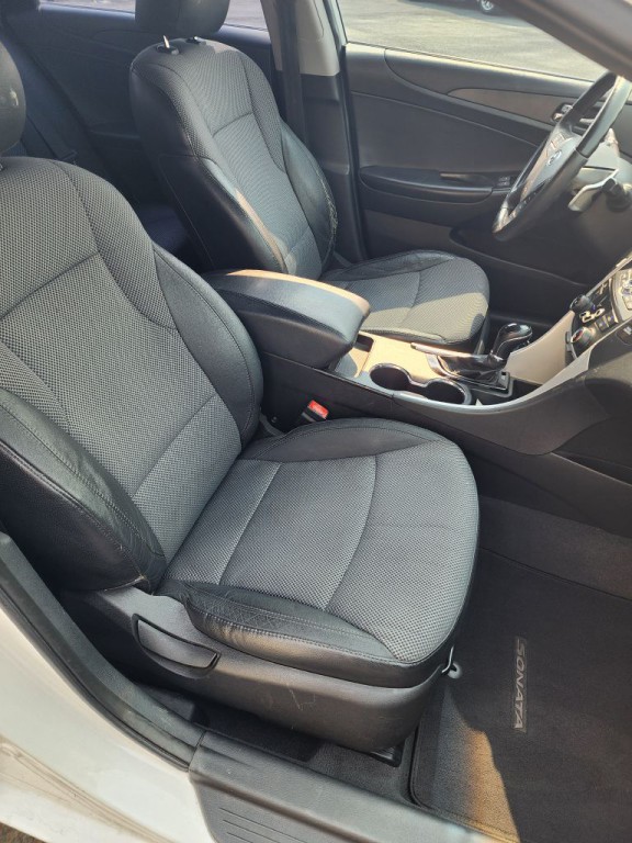 2011 Hyundai Sonata Image 6