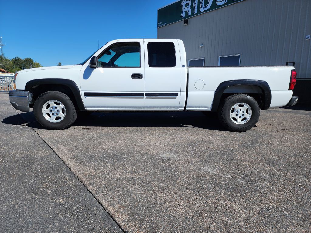 2004 Chevrolet Silverado 1500 Image 2