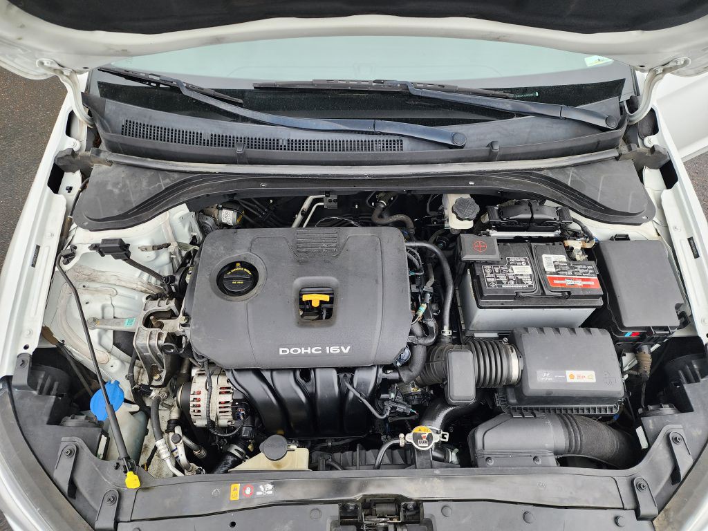 2018 Hyundai Elantra Image 15