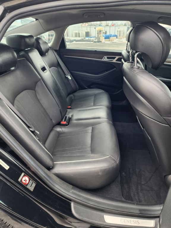 2015 Hyundai Genesis Image 8