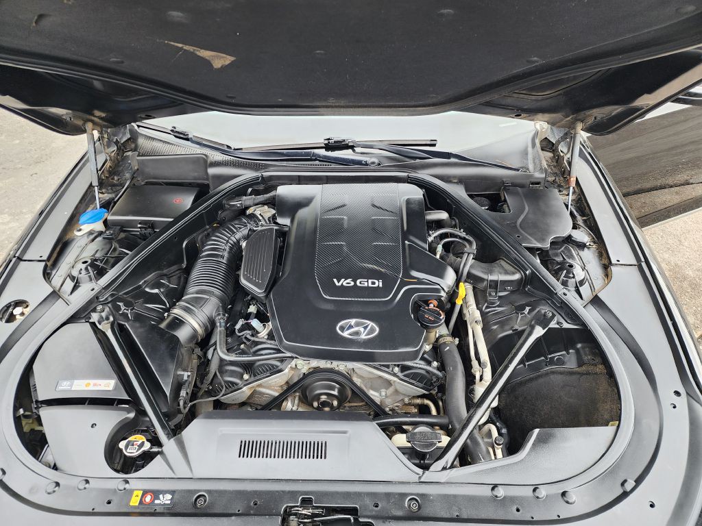 2015 Hyundai Genesis Image 18