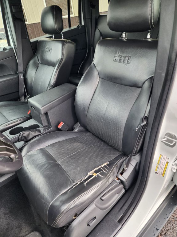 2012 Jeep Liberty Image 12