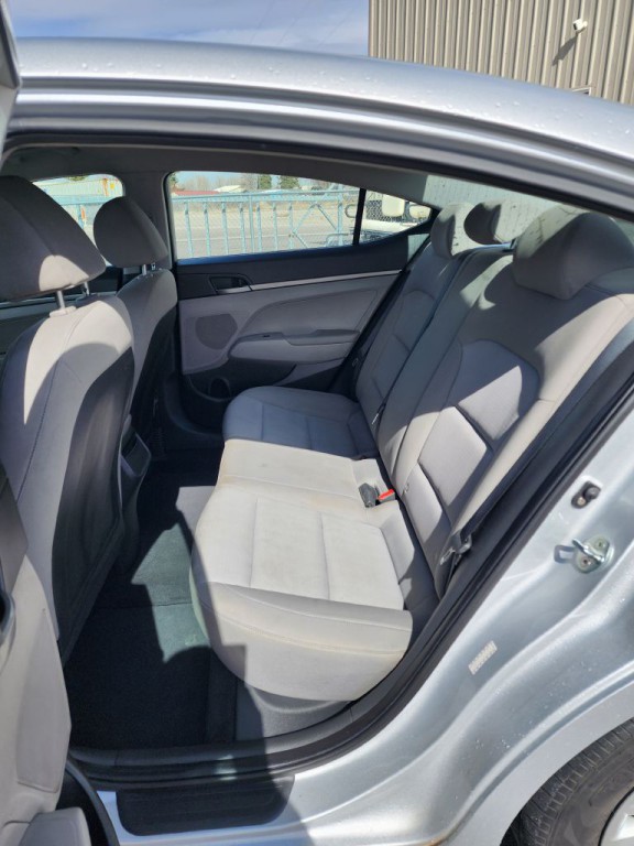 2017 Hyundai Elantra Image 8