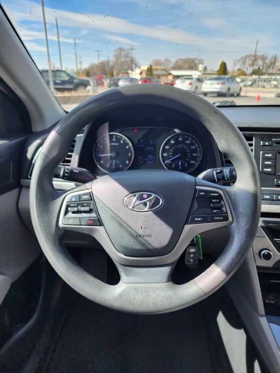 2017 Hyundai Elantra Image 10