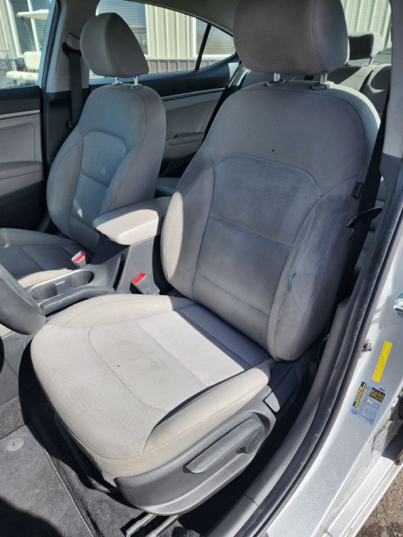 2017 Hyundai Elantra Image 12