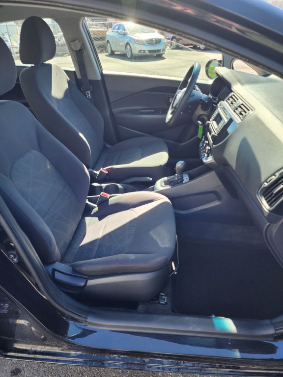 2017 Kia Rio Image 6