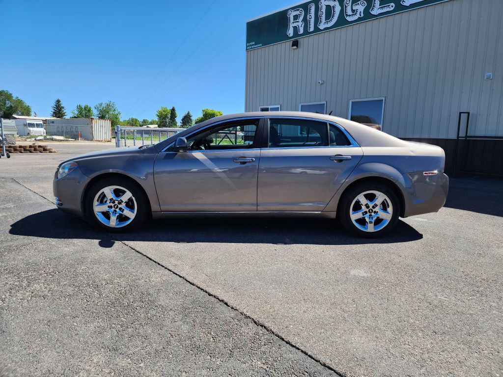 2010 Chevrolet Malibu Image 2