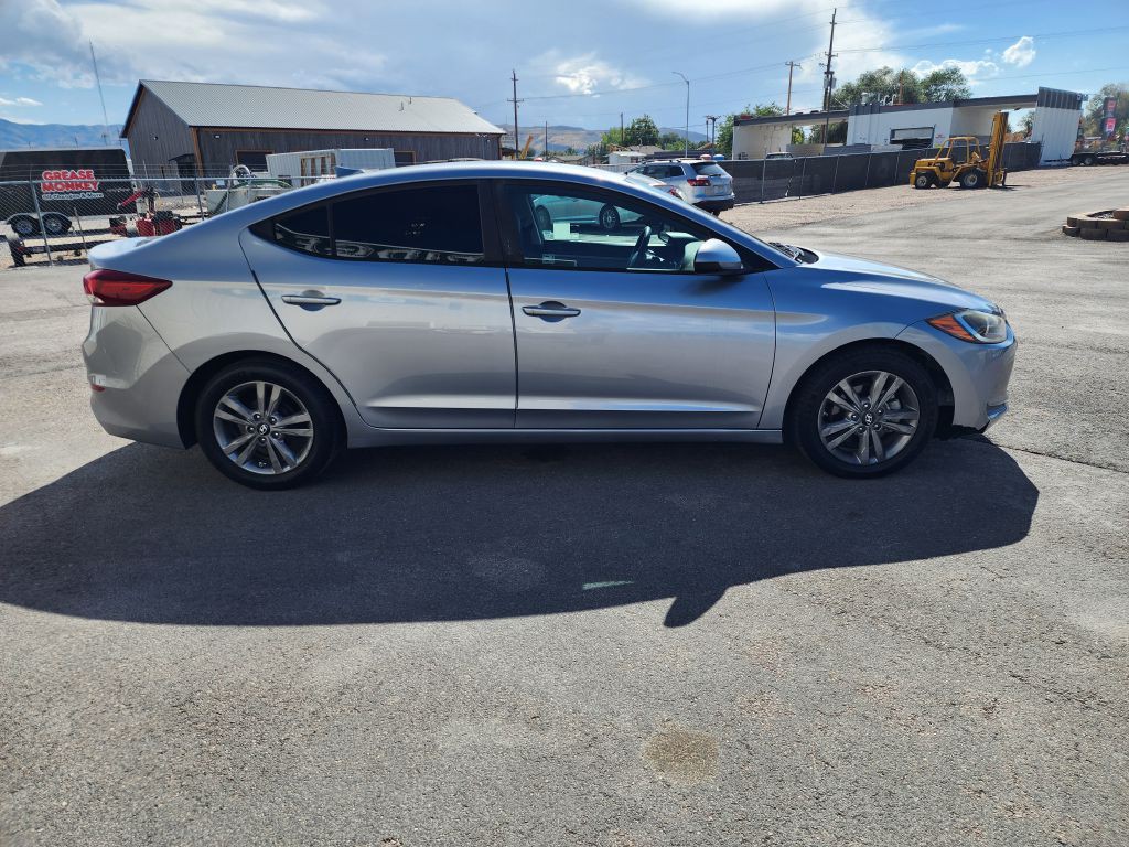 2017 Hyundai Elantra Image 2