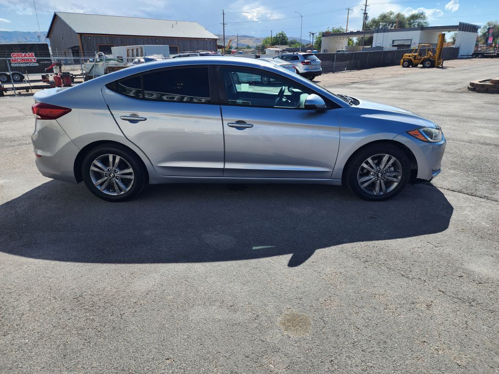 2017 Hyundai Elantra Image 3