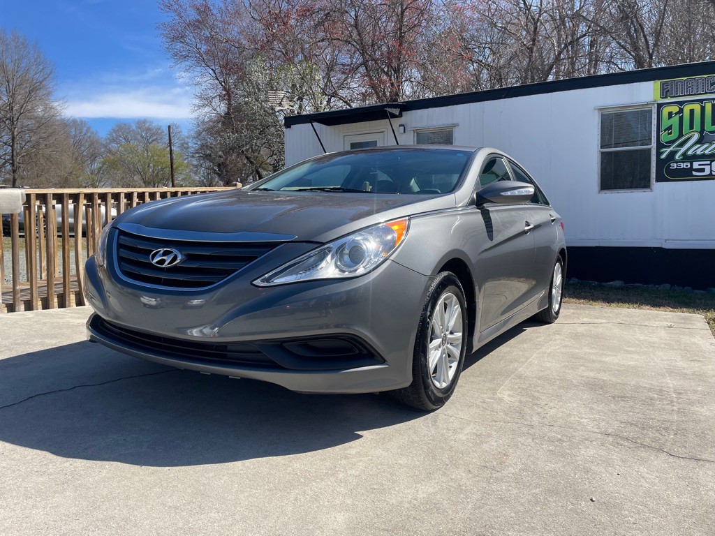 2014 Hyundai Sonata Image 2
