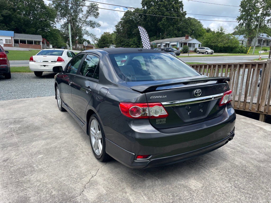 2013 Toyota Corolla Image 3