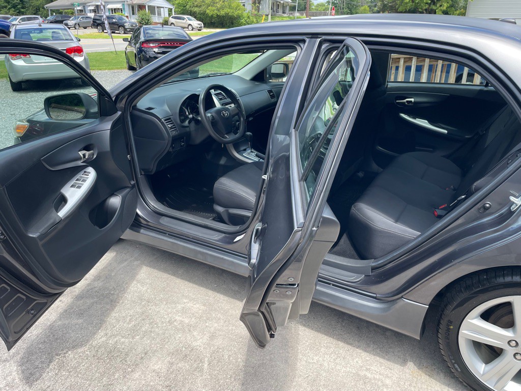 2013 Toyota Corolla Image 5