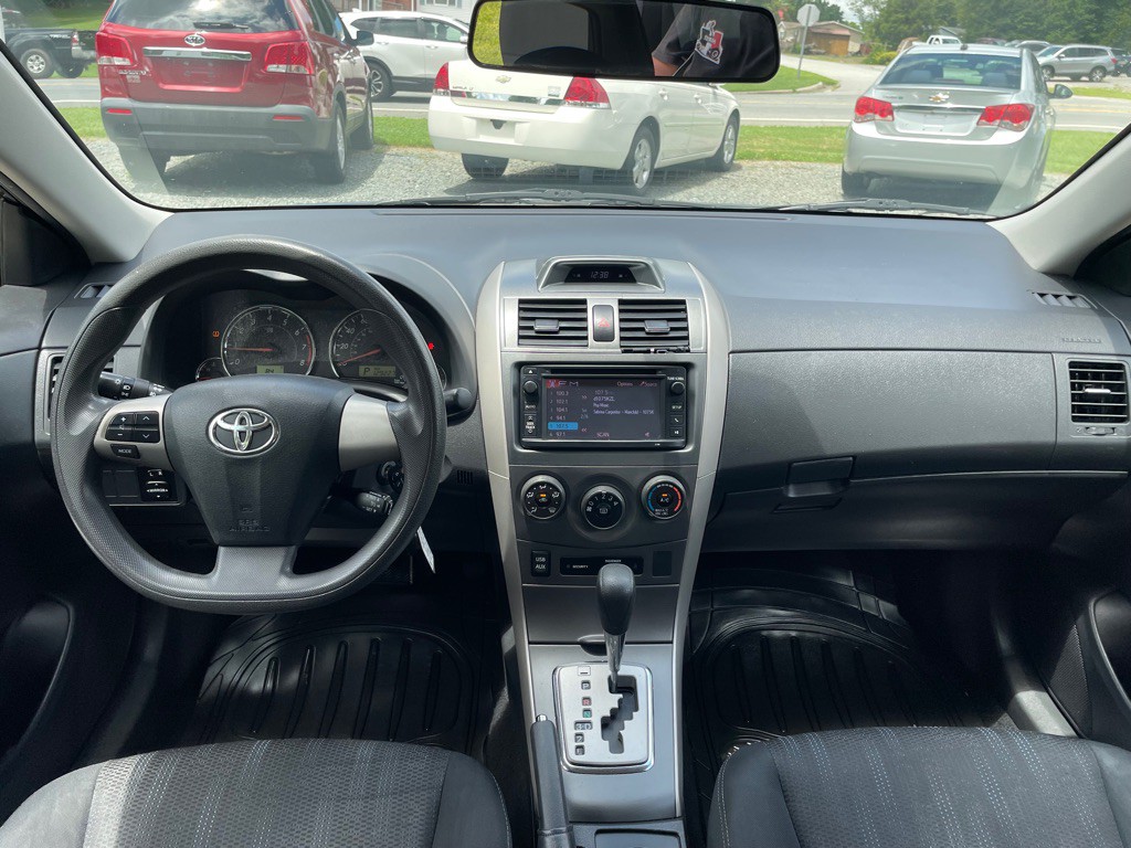 2013 Toyota Corolla Image 6