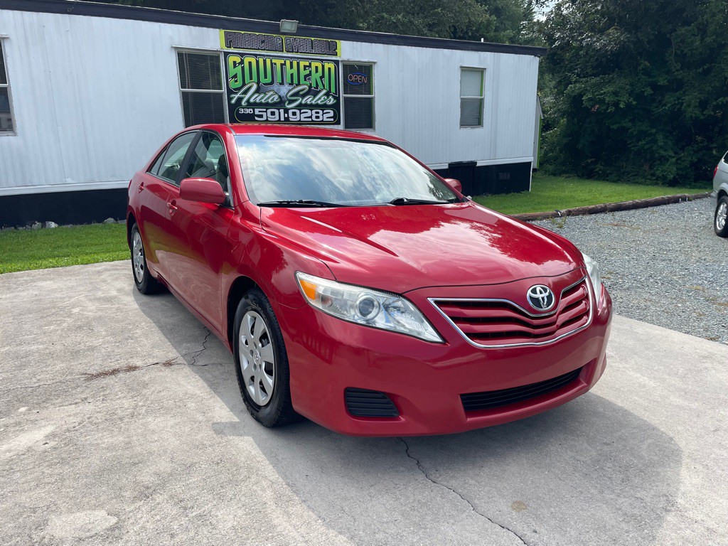2010 Toyota Camry Image 1