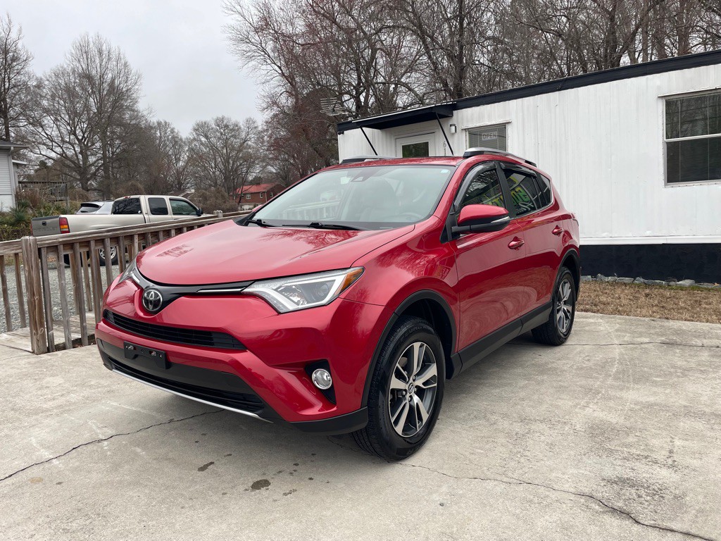 2017 Toyota Rav4 Image 2