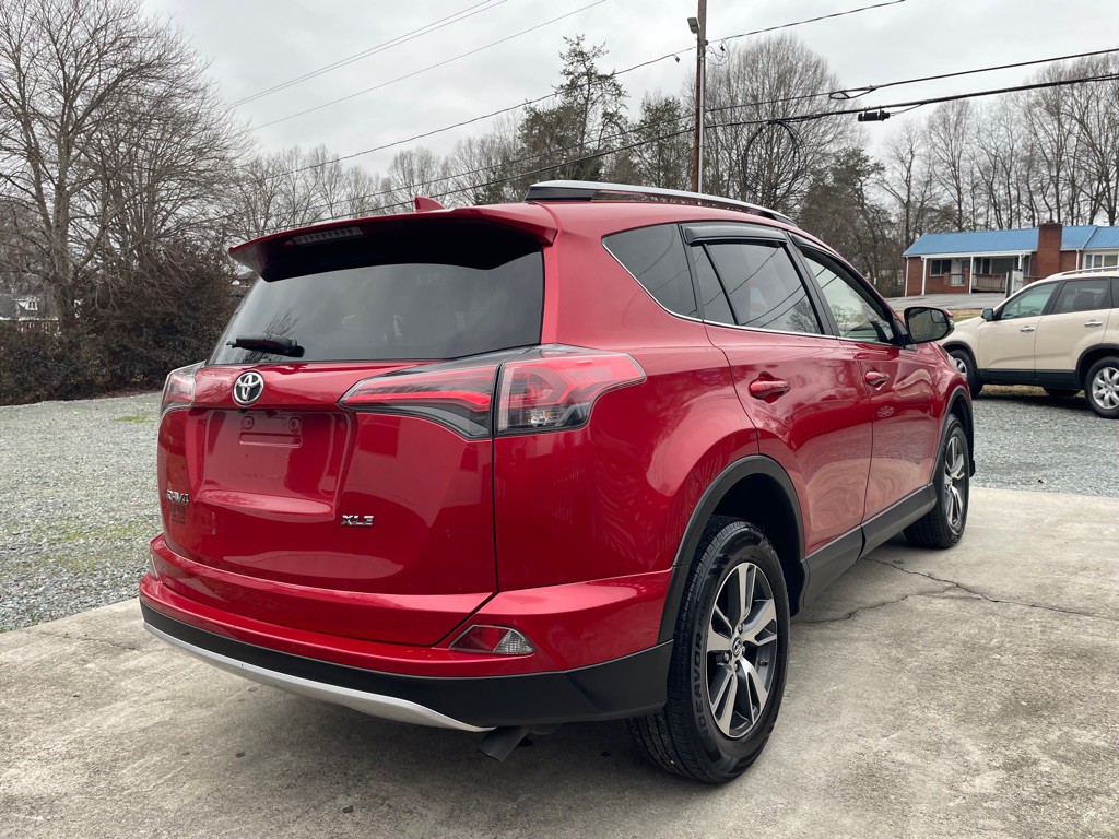 2017 Toyota Rav4 Image 4