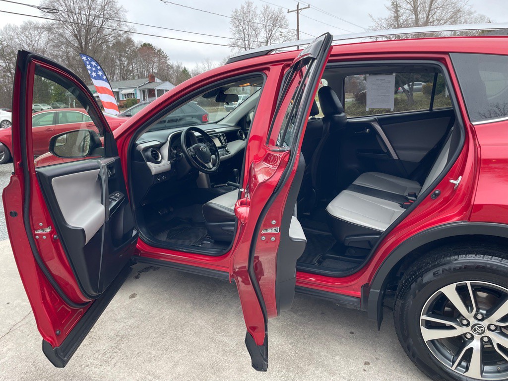 2017 Toyota Rav4 Image 5