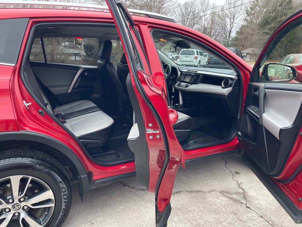 2017 Toyota Rav4 Image 8