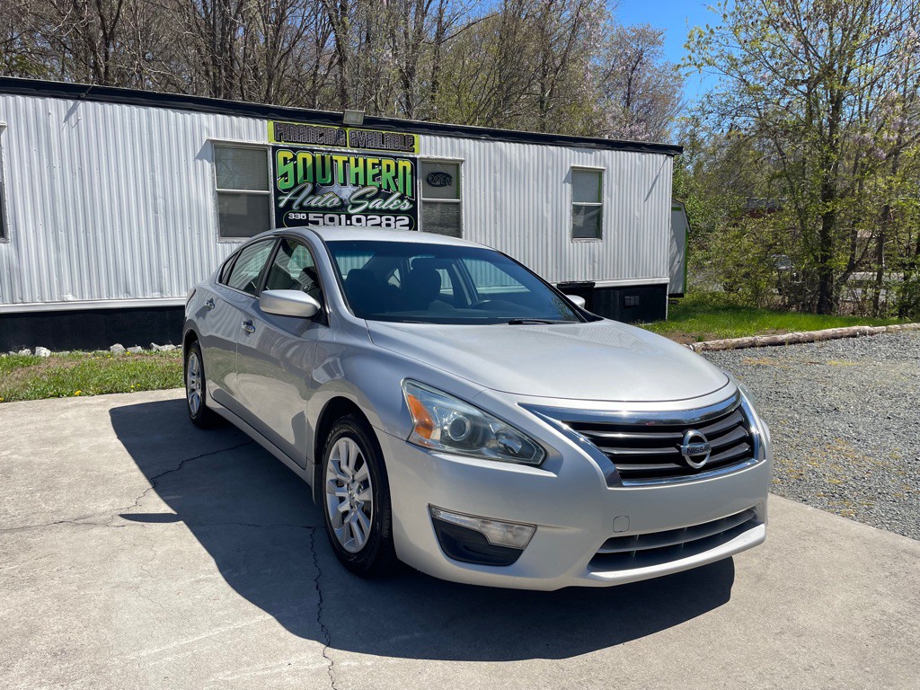 2015 Nissan Altima Image 1