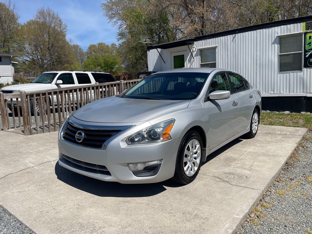 2015 Nissan Altima Image 2