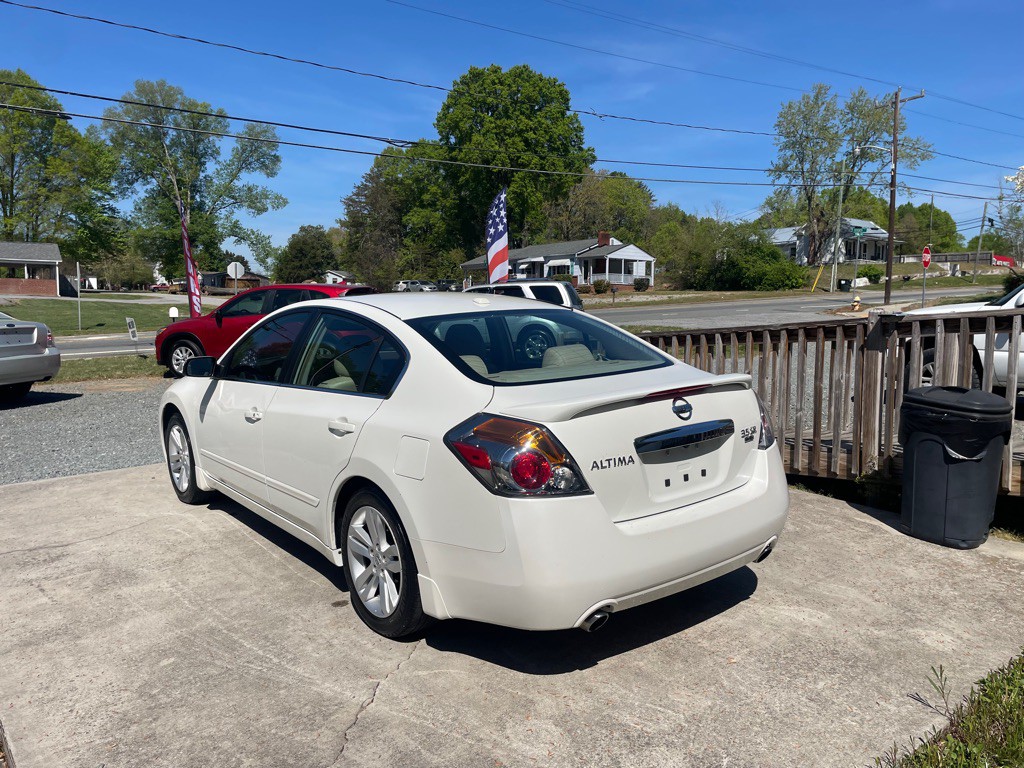 2010 Nissan Altima Image 3
