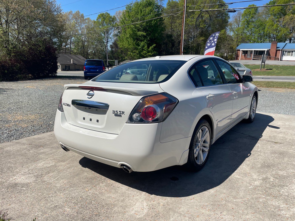 2010 Nissan Altima Image 4