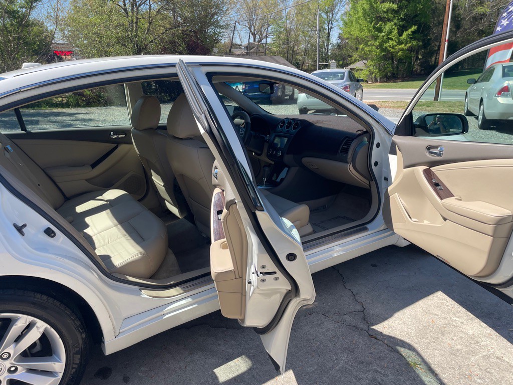 2010 Nissan Altima Image 7