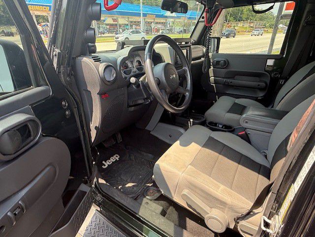 2010 Jeep Wrangler Unlimited Image 6