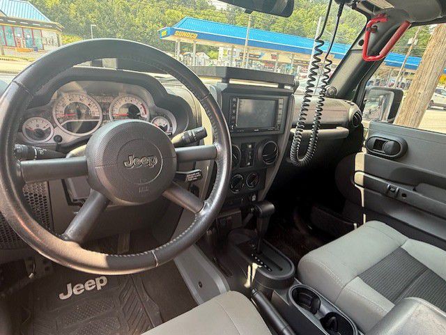 2010 Jeep Wrangler Unlimited Image 8