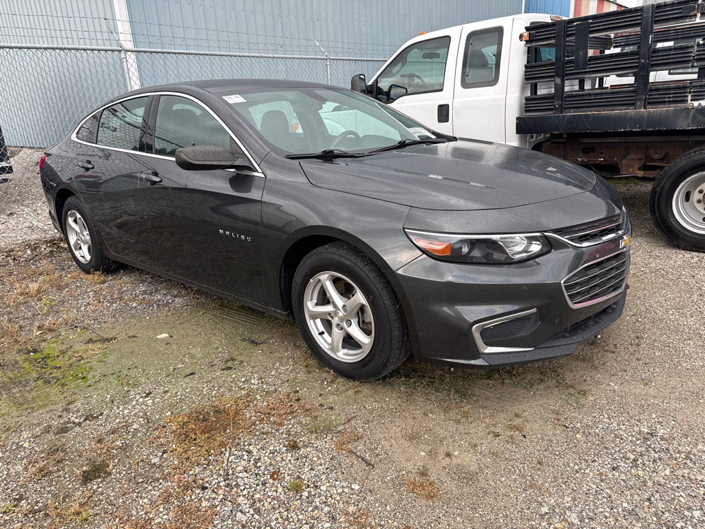 2017 Chevrolet Malibu Image 2