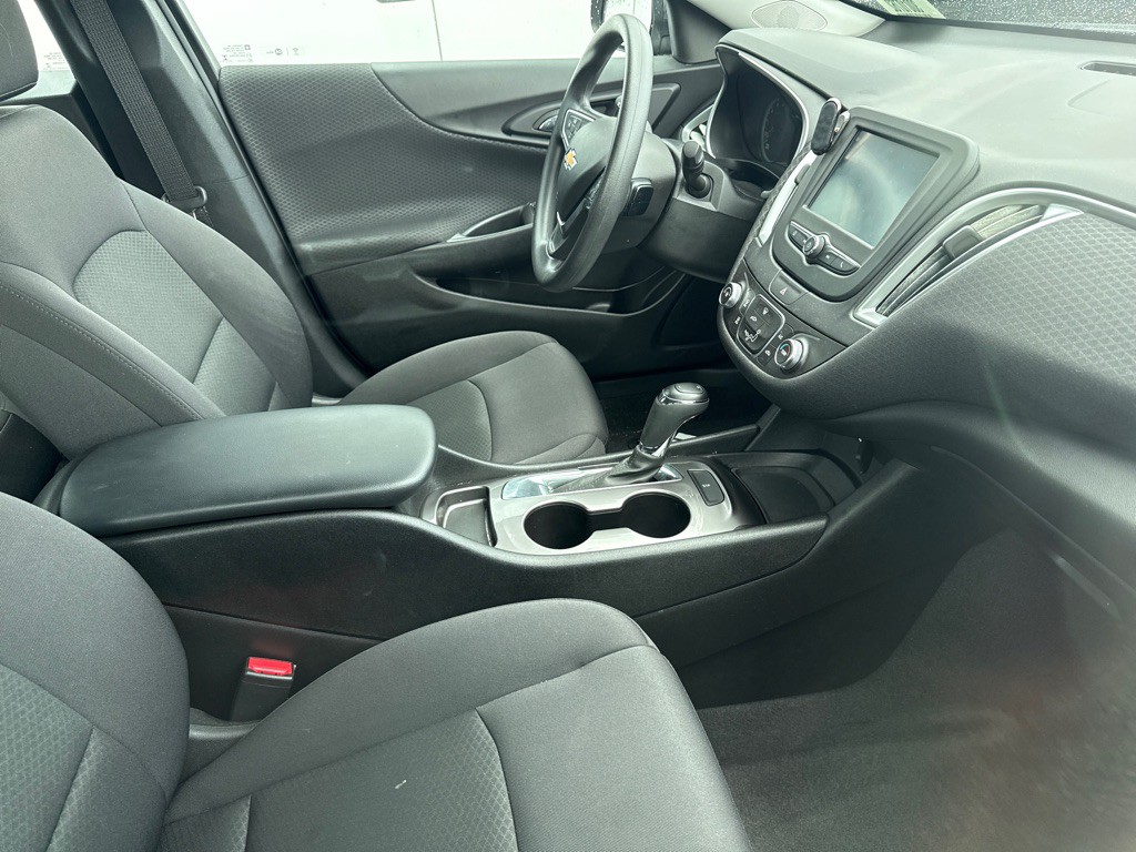 2017 Chevrolet Malibu Image 5