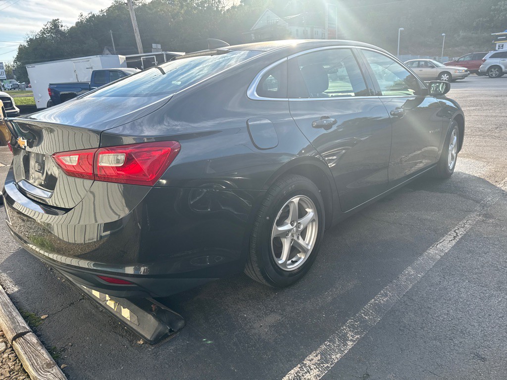 2017 Chevrolet Malibu Image 8