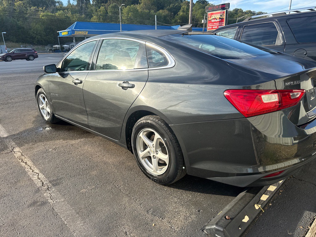 2017 Chevrolet Malibu Image 9