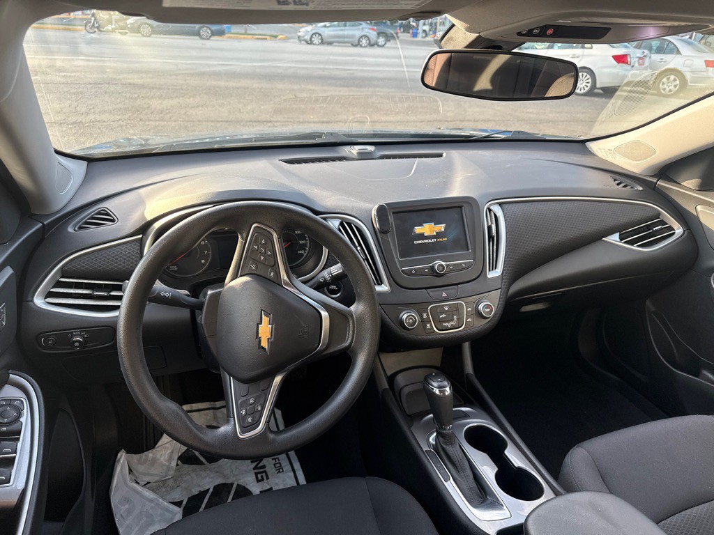 2017 Chevrolet Malibu Image 12