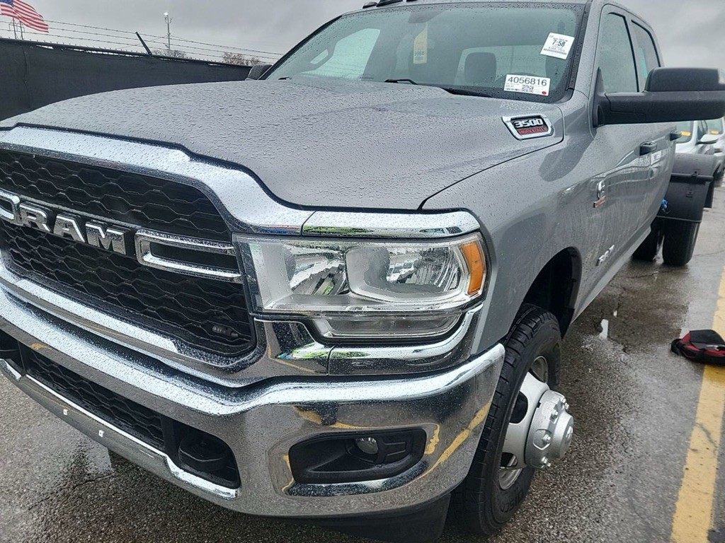 2022 RAM 3500 Image 2