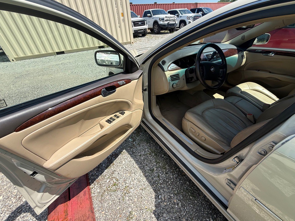 2011 Buick Lucerne Image 5