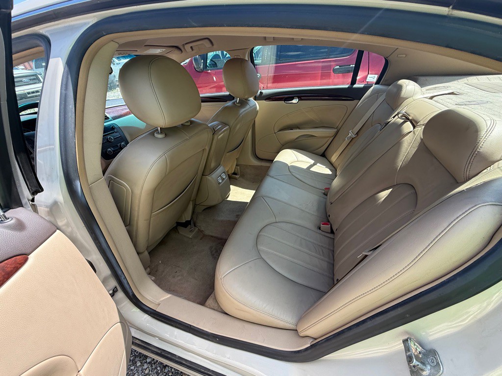 2011 Buick Lucerne Image 6