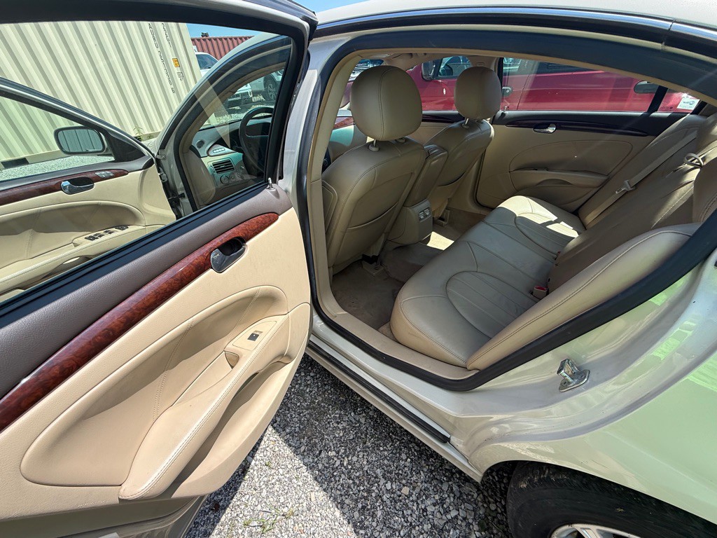 2011 Buick Lucerne Image 7