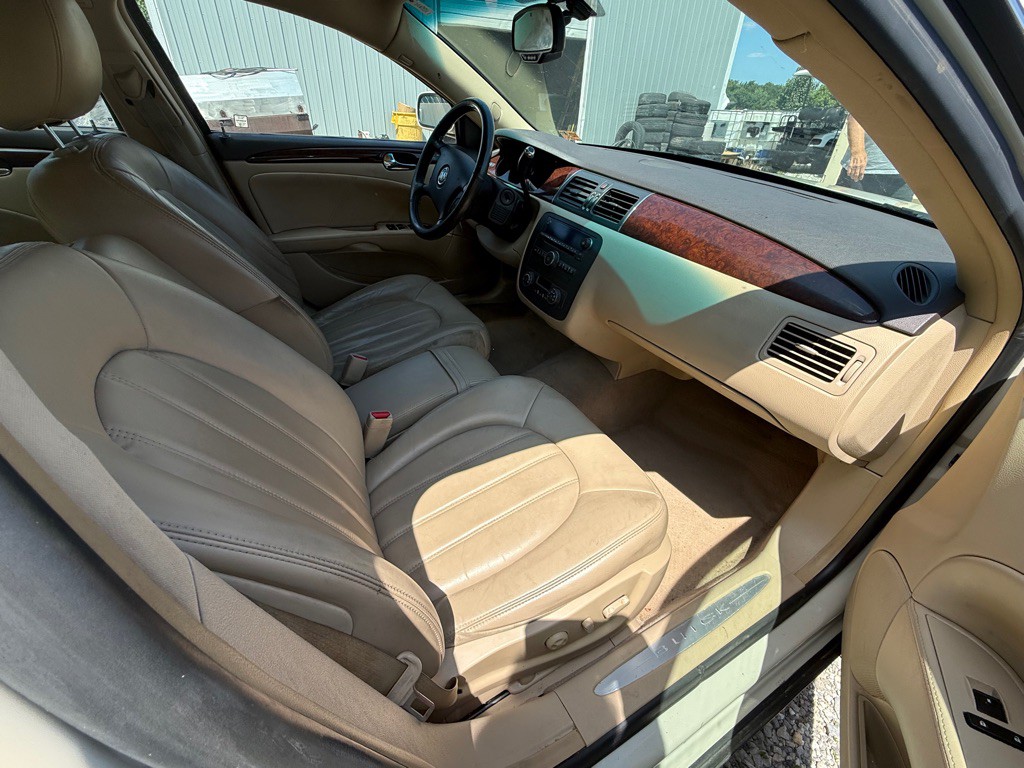 2011 Buick Lucerne Image 8