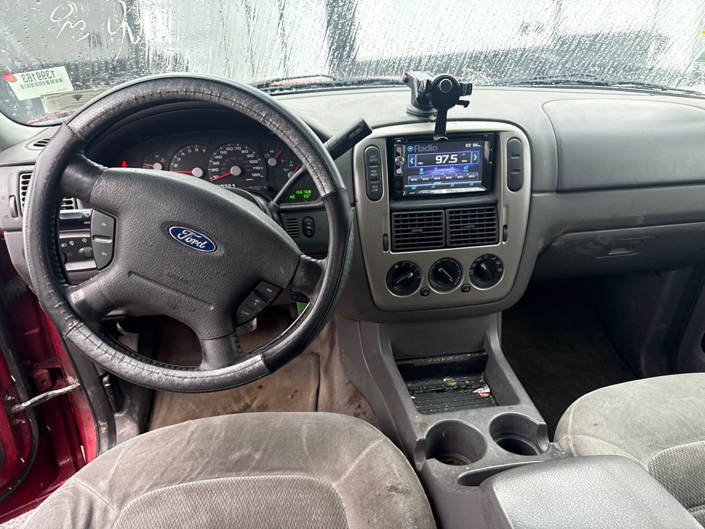 2004 Ford Explorer Image 7