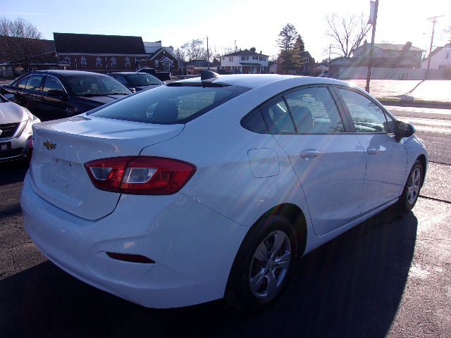 2017 Chevrolet Cruze Image 3