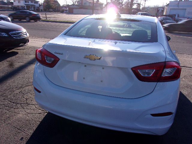 2017 Chevrolet Cruze Image 8
