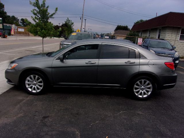 2011 Chrysler 200 Image 6