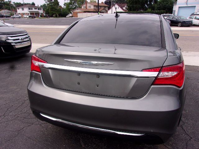 2011 Chrysler 200 Image 7